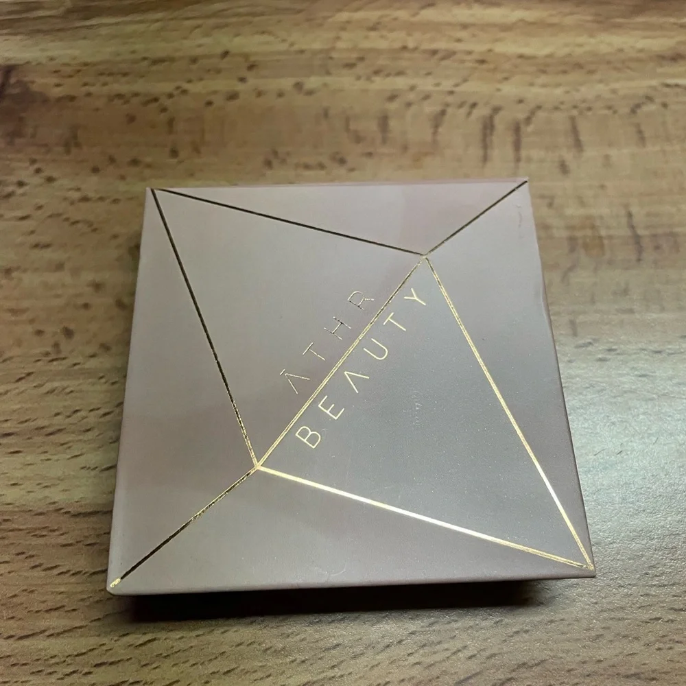 TYS BEAUTY Lip Crayon Liner & ĀTHR BEAUTY Diffused Reflections Bronzing Powder